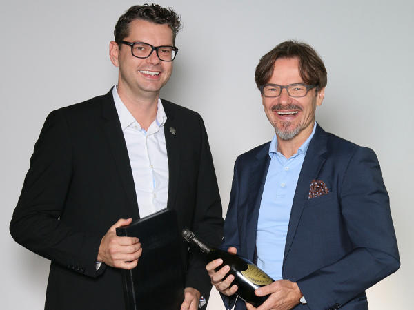 20 Jahre Copa-Data Deutschland 1 Sales Director Frank Hägele (l.) mit Geschäftsführer Jürgen Schrödel (r.)