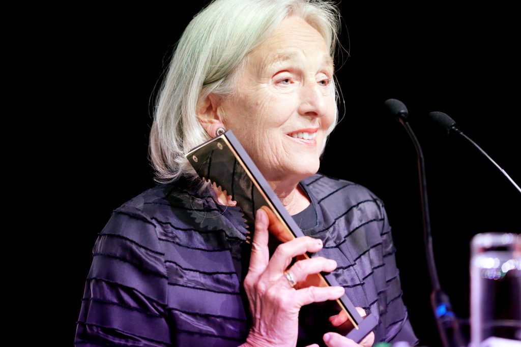 Preis deutscher Maschinenbau 1 Auszeichnung für das Lebenswerk: Im Rahmen des 10. Maschinenbau-Gipfels in Berlin erhielt Renate Pilz den Preis deutscher Maschinenbau.