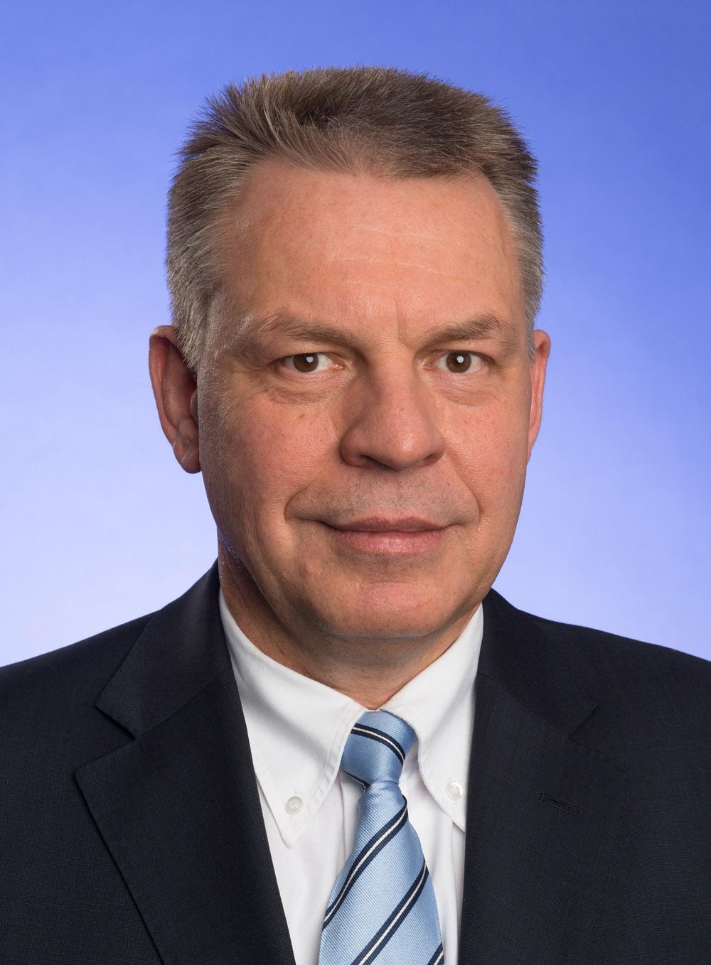 ABB: Umsatz im 1. Halbjahr 2016 stabil 9 ABB: Umsatz im 1. Halbjahr 2016 stabil