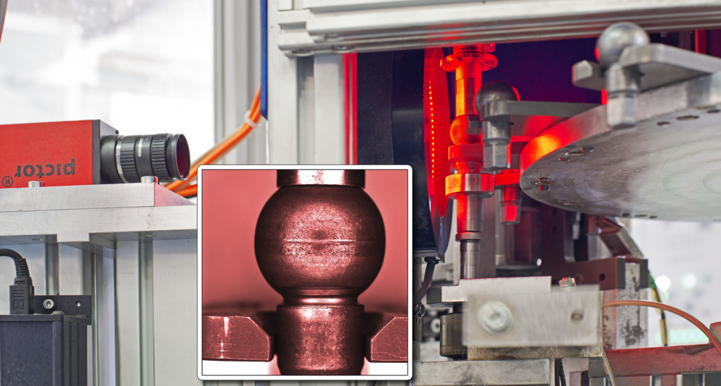 Kugelrund 1 Bildverarbeitung identifiziert bei der Herstellung von Kugeln im Fließpressverfahren Lunker, mechanische Beschädigungen der Kugeloberfläche sowie oberflächliche Risse ab einer Größe von 0,01mm.