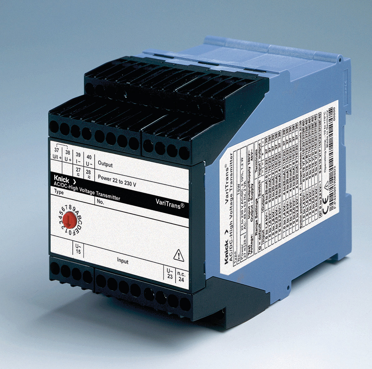 Echt-Effektivwert-Messung von Spannungen bis 3.600V AC 8 Echt-Effektivwert-Messung
von Spannungen bis 3.600V AC