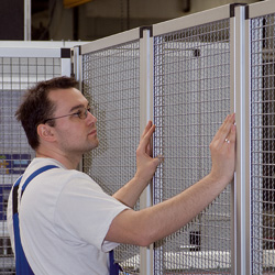 Abtrenn- und Schutzsystem zwischen Pfosten und Schutzzaunelement 3 Abtrenn- und Schutzsystem zwischen Pfosten und Schutzzaunelement