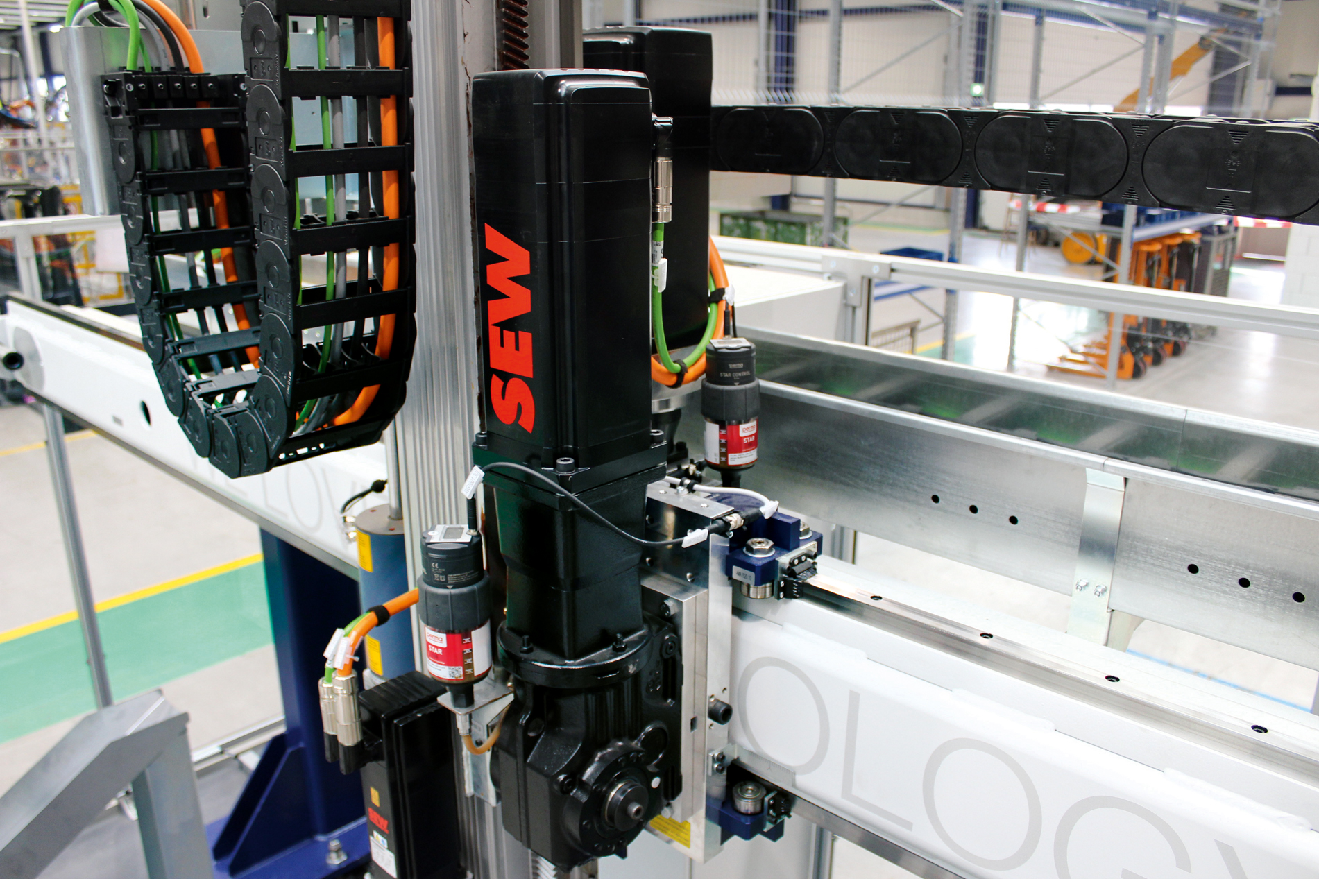 Antrieb im Portalsystem 9 Antrieb im Portalsystem