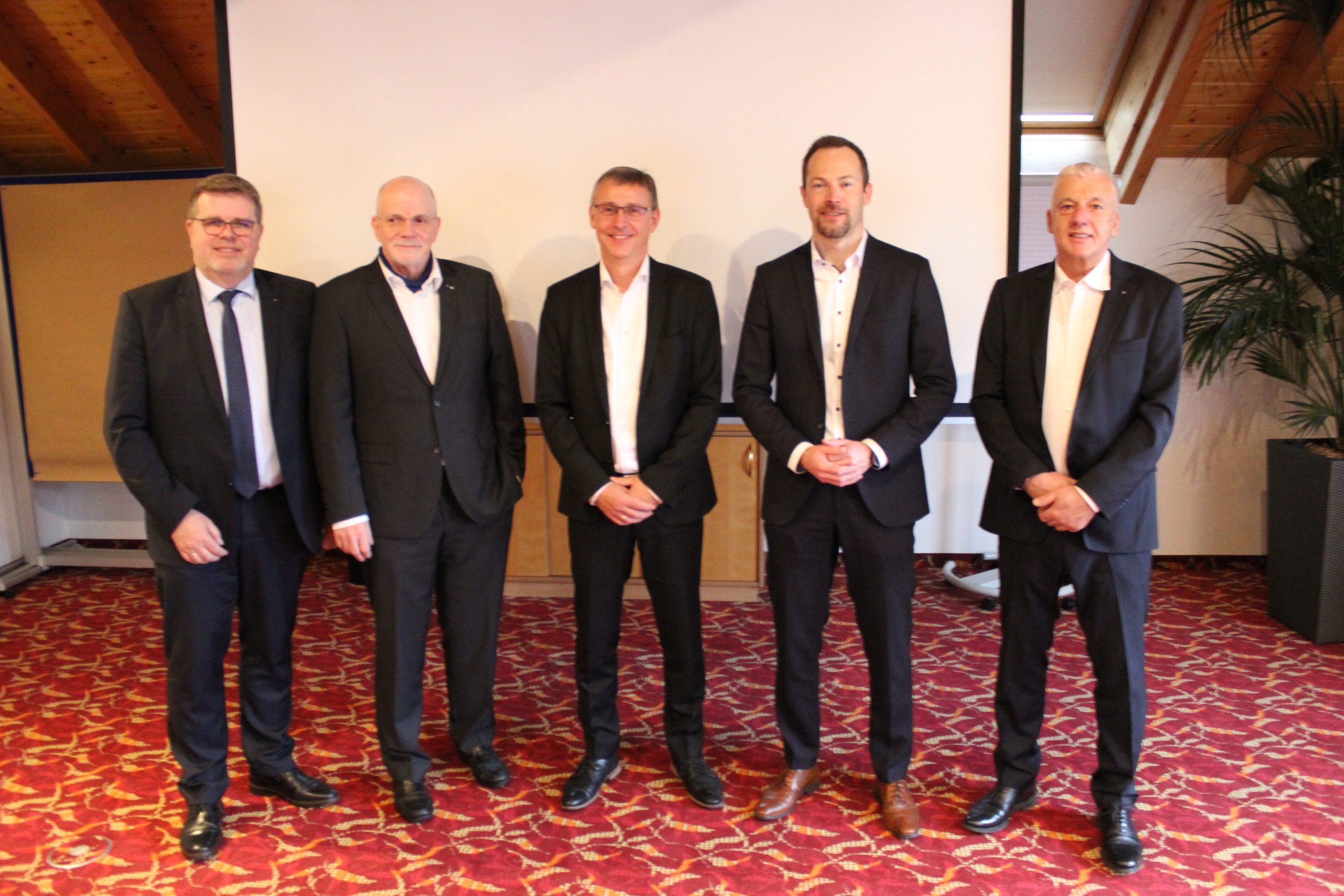 AS-International bestätigt Vorstand