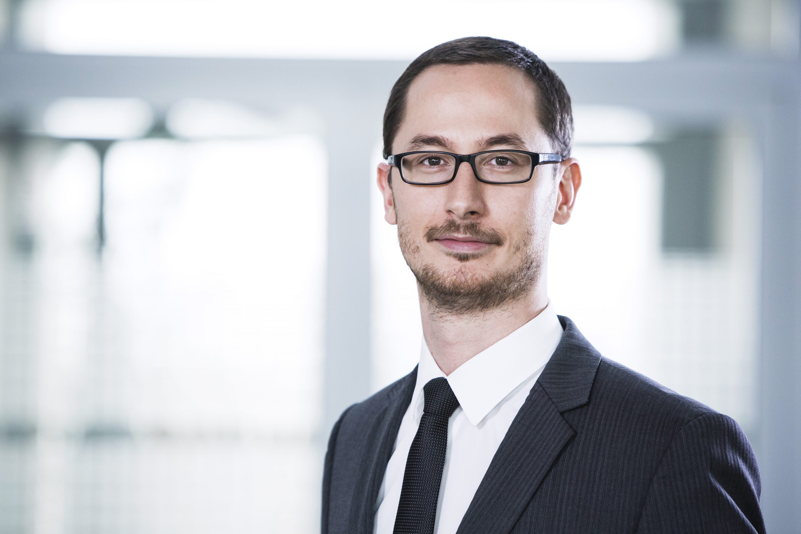 Neuer Vorsitz der Captron-Geschäftsführung 9 Neuer Vorsitz der Captron-Geschäftsführung