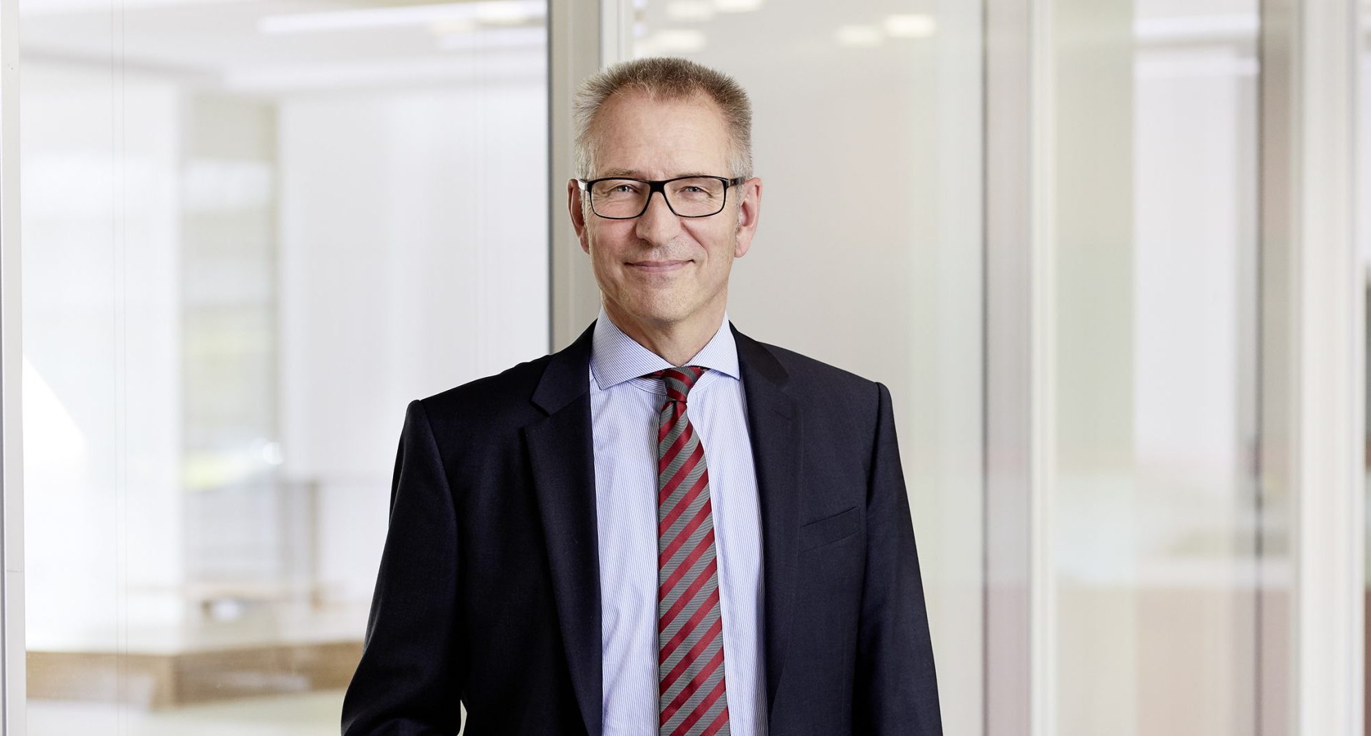 Wachstum im mittleren einstelligen Bereich 9 Wachstum im mittleren einstelligen Bereich