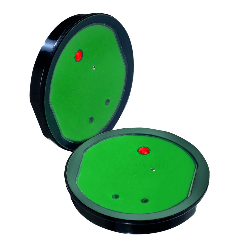 Langlebig und dicht 3 Auch mit medizinischen Handschuhen bedienbar: Die Serie CG von Apem verwandelt nichtleitende Frontplatten in aktive Interfaces.