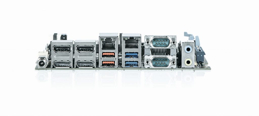 'Made in Germany'-Angebot noch differenzierter 2 Durch die Implementierung eines Intel I210 GbE-LAN-Controllers ist das Kontron D3713-V/R Ethercat-fähig. Dadurch erweitert sich das Einsatzspektrum um
Echtzeit-Applikationen wie der Robotik, Signaltechnik oder Prozessautomation.