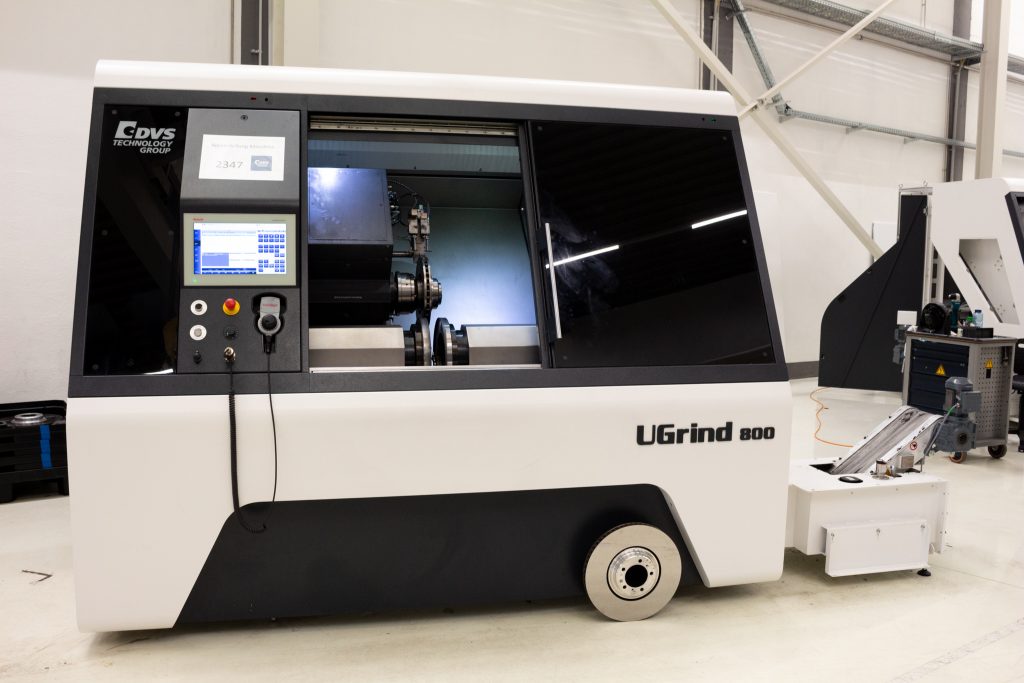  Die UGrind 800 DD der Firma DVS Universal Grinding wird bereits von namhaften Bremsscheibenherstellern verwendet, um guss- oder hartstoffbeschichte und Carbonkeramik-Bremsscheiben zu schleifen.