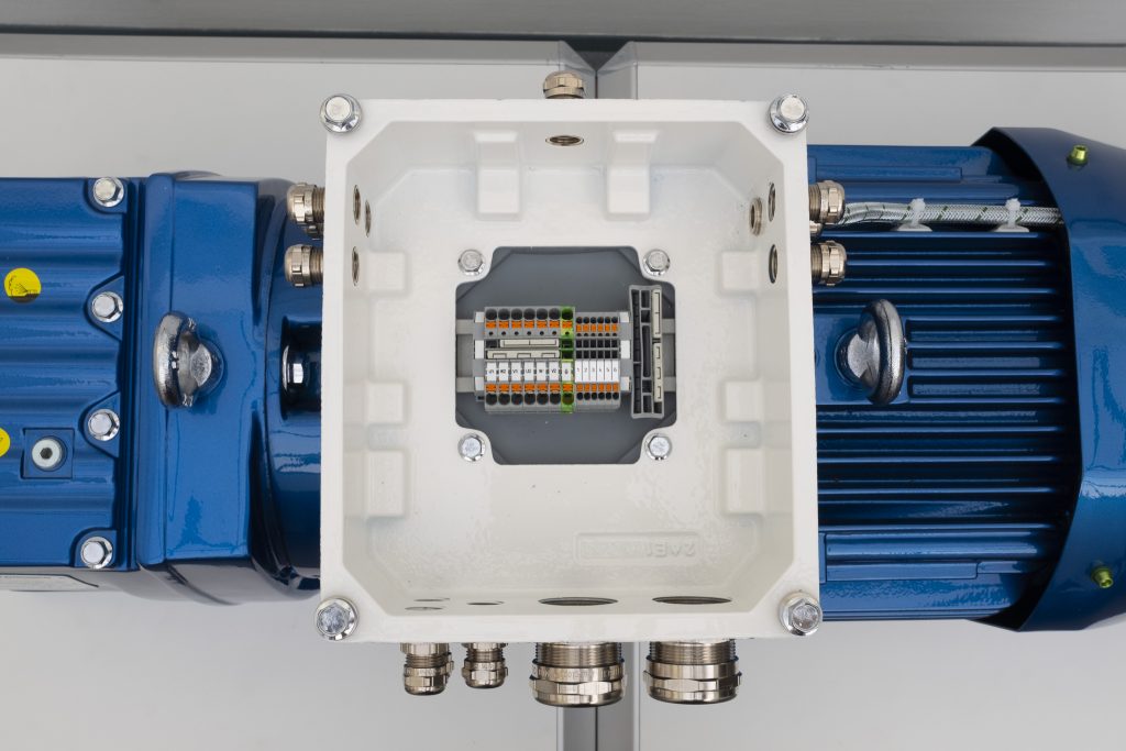 Alles auf Reihe 3 Die Ausstattung der Motoren mit Reihenklemmen aus der Reihe Topjob S macht die Installation inklusive dem Setzen von Brücken übersichtlich, einfach und schnell.