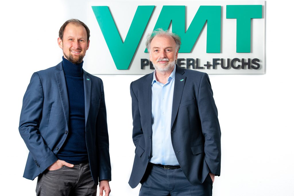 VMT erweitert Geschäftsführung 1 Seit dem 1. Januar 2021 erweitert Dr. Michael Kleinkes (links, neben Dr. Stefan Gehlen) die Geschäftsführung der VMT Vision Machine Technic Bildverarbeitungssysteme GmbH.