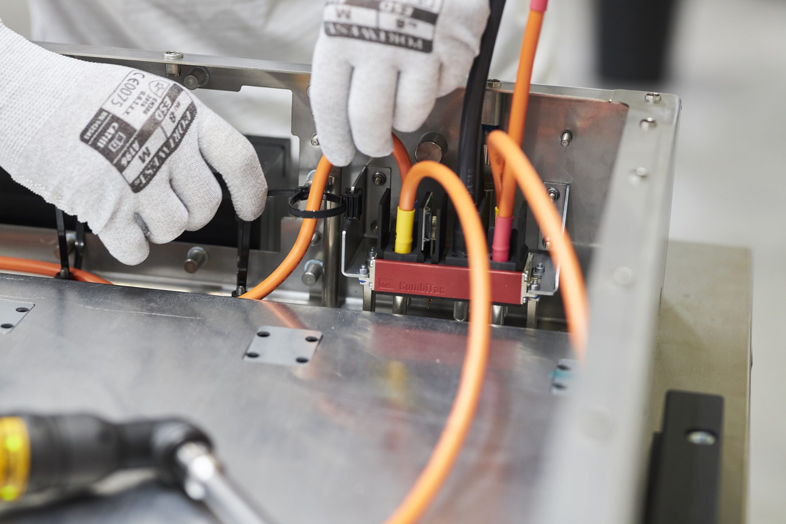 Werkzeuglos per Hand montierbar