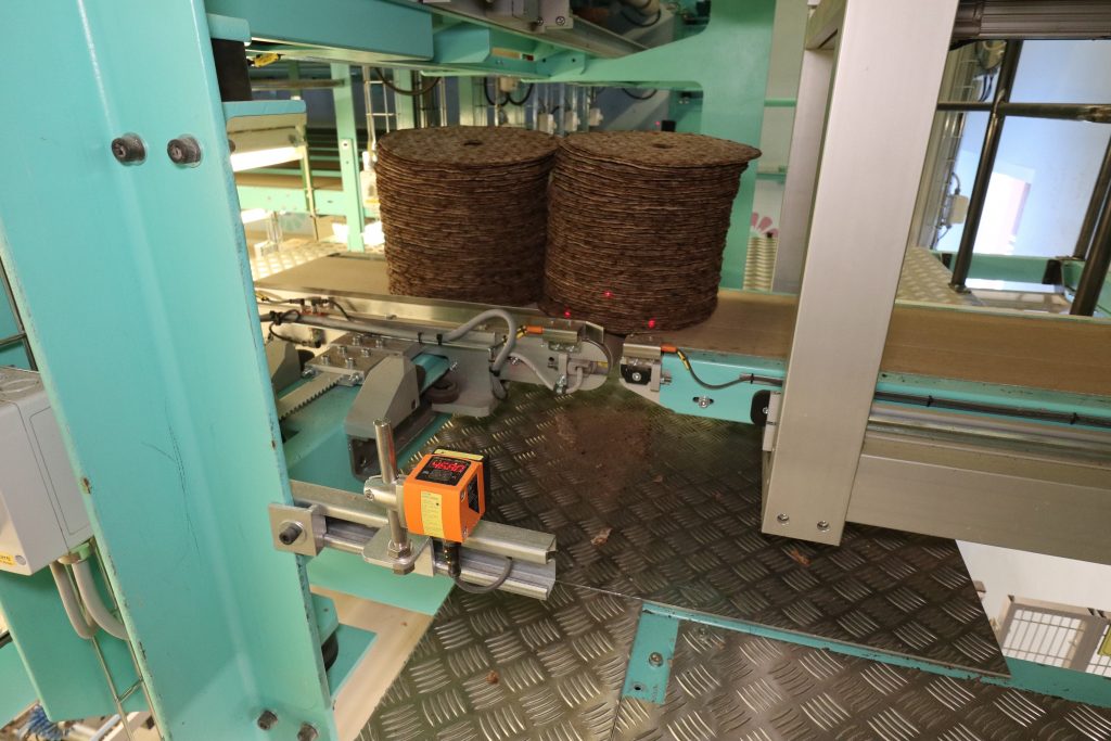 Automatisierte Tradition 3 Abstandsmessung zur Positionserfassung über eine größere
Distanz erfolgt per Lichtlaufzeitmessung mit dem Sensor O1D.