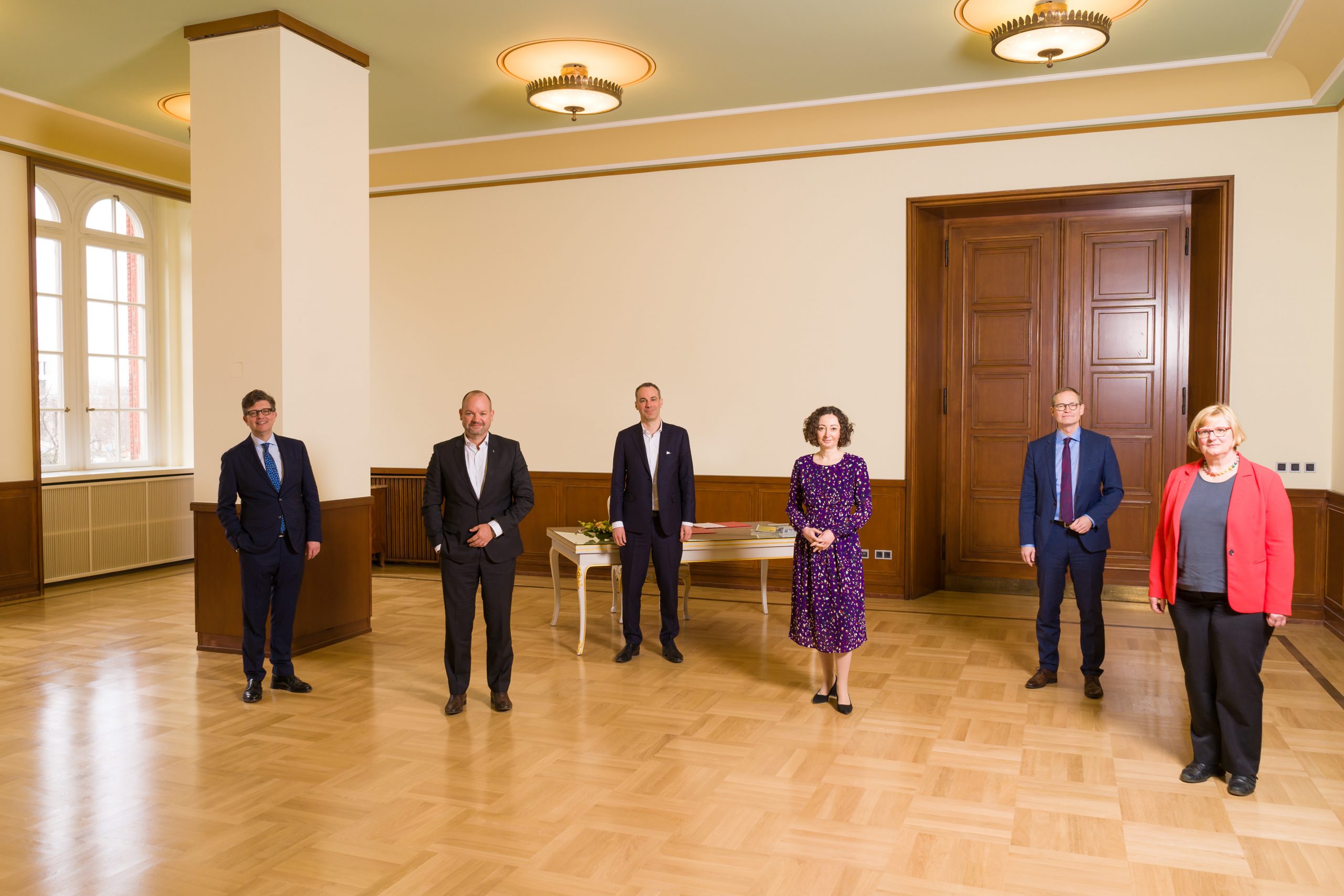 Mercedes-Benz und Siemens schließen Partnerschaft für nachhaltige Digitalisierung