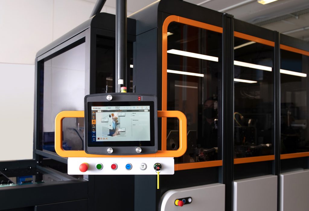 Nah und sicher am Geschehen 3 Wenn der Bediener das HGW 1033 in die Basisstation einhängt, startet der Ladevorgang automatisch.