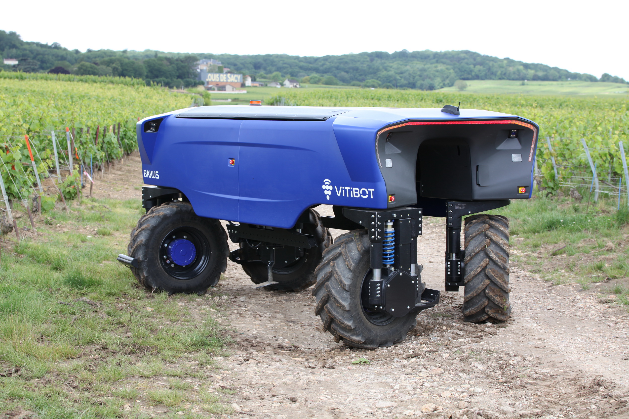 Acht 3D-Kameras für autonome Roboter im Weinberg