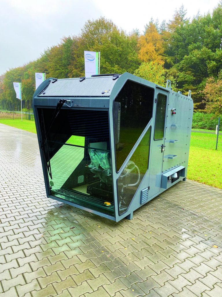 Zuverlässige Kommunikation mit dem Kran 4 (optional) SKA die Kanzeln von Baukranen oft im Auftrag von Maschinenverleihern mit individuell angepassten Steuerungen aus.