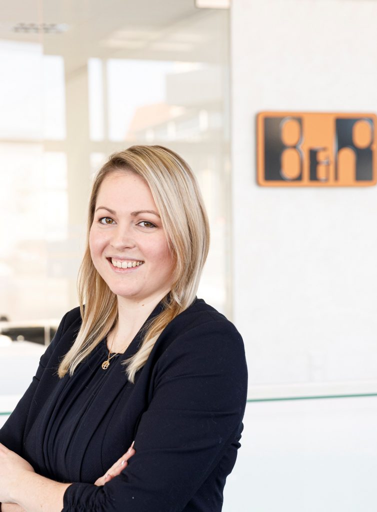 Digital gesteuert 2 "Ich kann mir gut vorstellen, dass große Teile der Schulungen auch künftig als Remote Lectures stattfinden."
Isabella Laasch, B&R