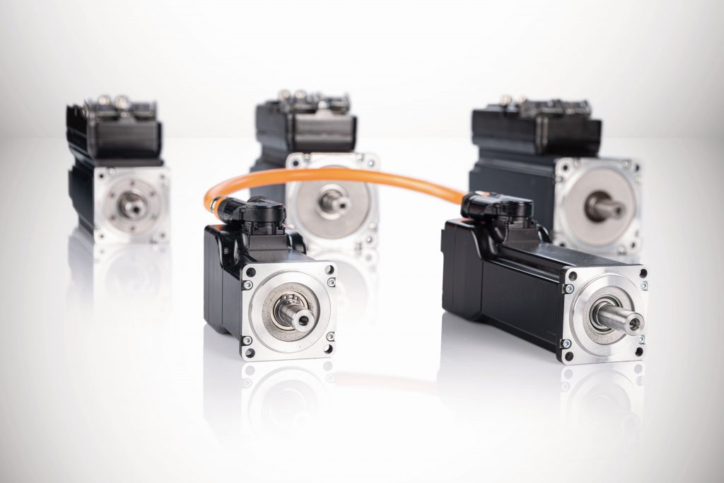 Kompakte Antriebe 1 B&R hat seine Serie motorintegrierter Antriebe um zwei besonders kompakte Varianten erweitert und deckt nun mit dem ACOPOSmotor-Portfolio einen Leistungsbereich von 283 W bis zu 2,3 kW ab.