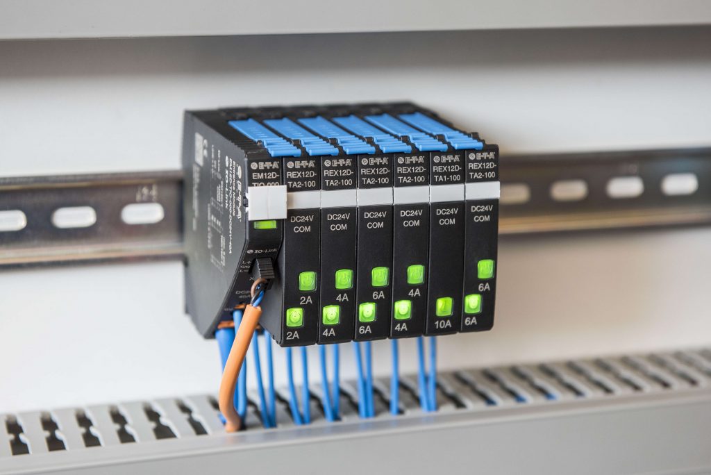 Erhöhte Transparenz und Flexibilität 3 Das intelligente Absicherungssystem liefert die notwendigen Informationen für einen stabilen Fertigungsprozess.