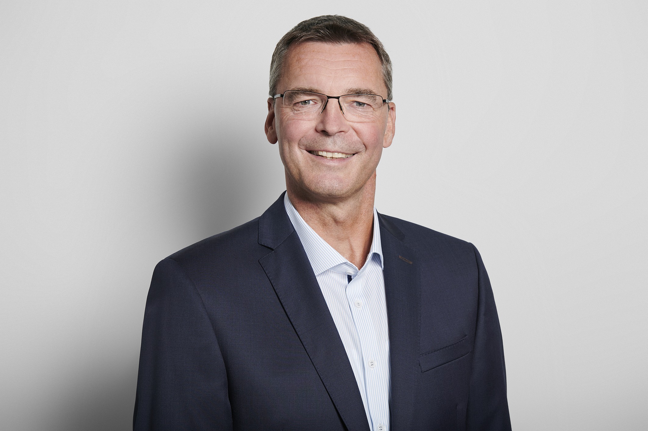 Bosch Rexroth mit neuem Finanzvorstand 5 Bosch Rexroth mit
neuem Finanzvorstand