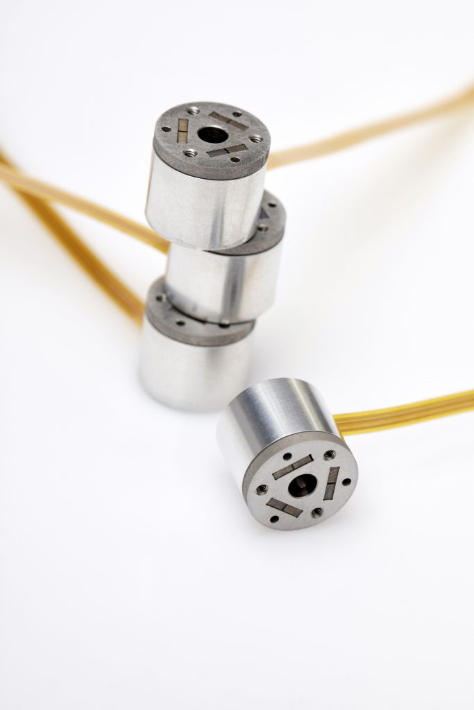 Maschinelles Fingerspitzengefühl 2 Das Modell HEX12 ist laut Wittenstein der kleinste, sechsachsige Kraft/Drehmoment-Sensor der Welt.