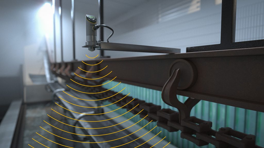 Generation Plus 3 Der Füllstandsensor LRS sorgt dank Radarüberwachung für einen korrekten Füllstand in einem Tauchlackierbecken.