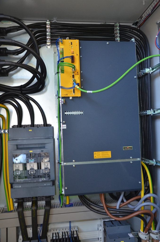 30 Prozent niedrigere Energiekosten 2 Die wassergekühlten Monoeinheiten
b maXX 5500 sind kompakt, platzsparend und leistungsstark.