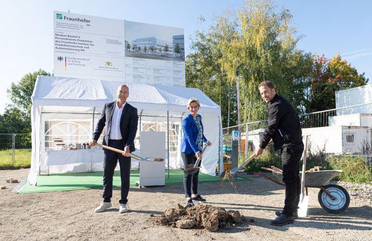 Spatenstich für Neubau des Fraunhofer IPA