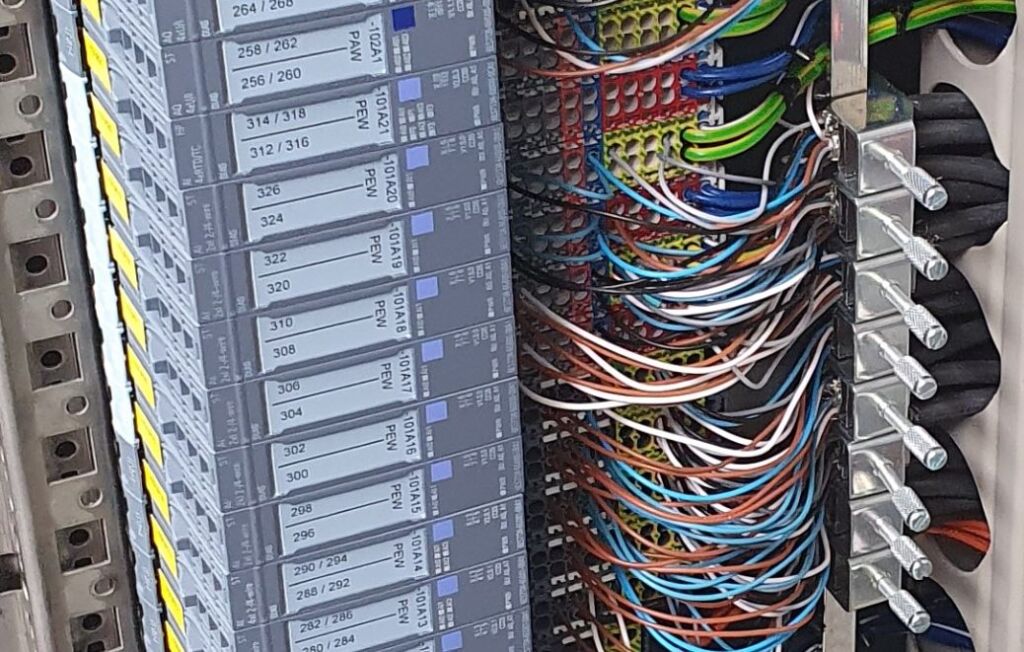 Wo Reinheit Trumpf ist 3 Konfektionierte Leitungen benötigt GTec in Sonderlängen
und werden von Lapp kundenspezifisch gefertigt.