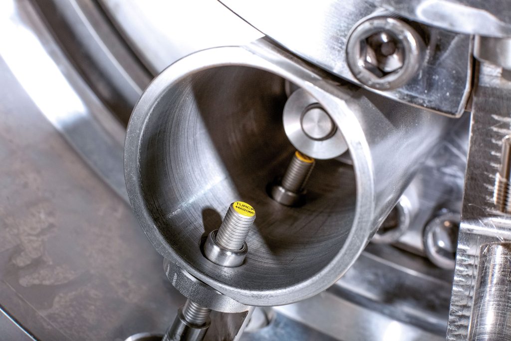 Heavy Metal 3 Mit ihrem erhöhten Schaltabstand überwachen die induktiven
Sensoren die Schaltposition des 2-Gang-Planetengetriebes.