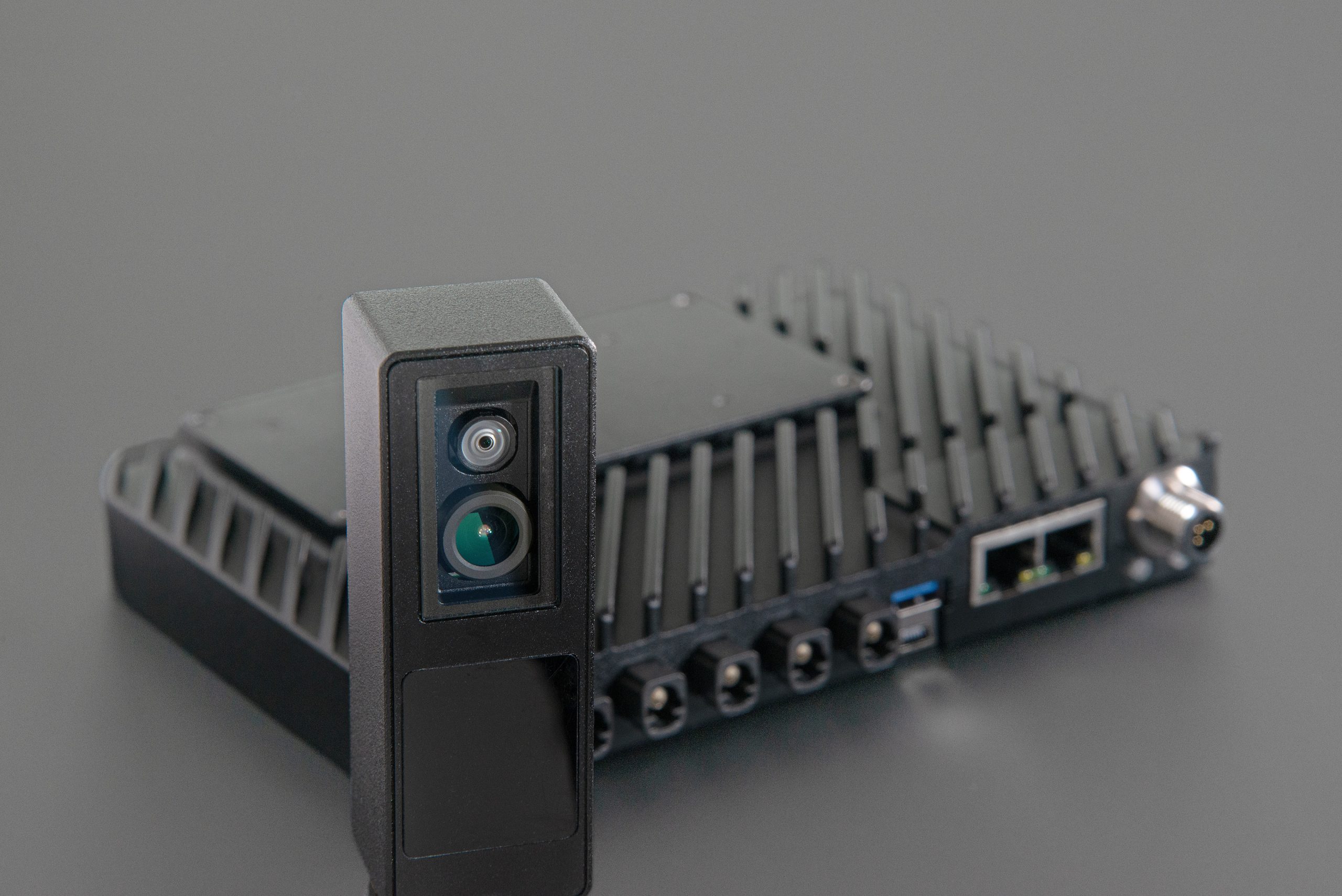 KI-Edge-Device für bis zu sechs Kameras