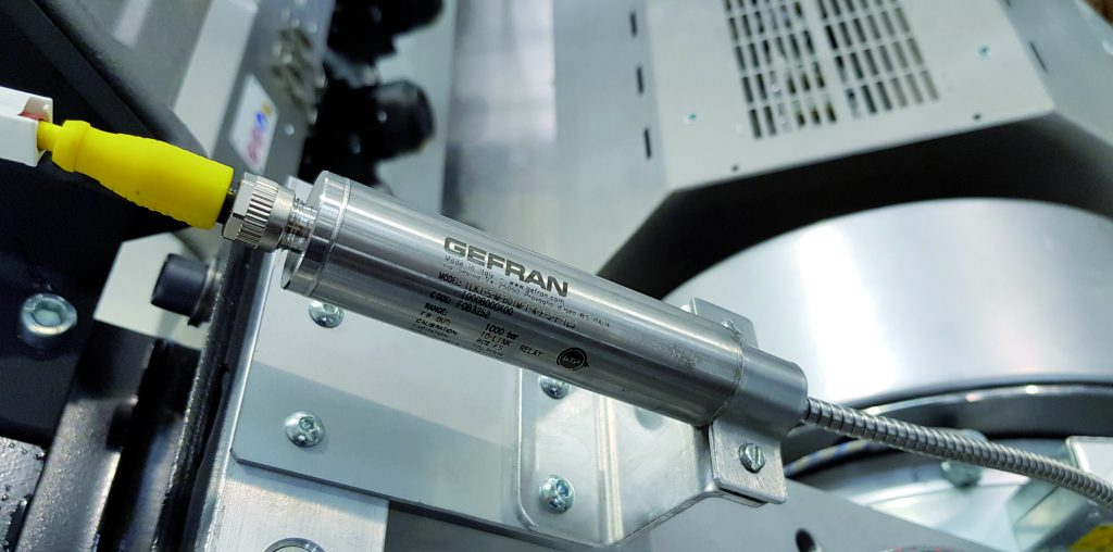 Produktionseffizienz für Extruder 3 Macchi stattet seine Blasfolienextrusionsanlagen mit Schmelzedrucksensoren mit IO-Link aus.