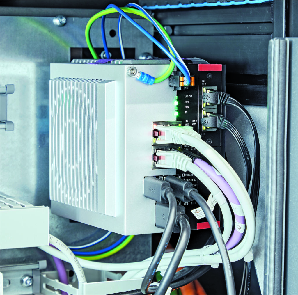 Zyklussynchrone Vision 2 Der Ultra-Kompakt-IPC C6032 steuert mit zahlreichen Twincat-Funktionen, wie z.B. Twincat Vision, alle Maschinen- und Prozessabläufe.