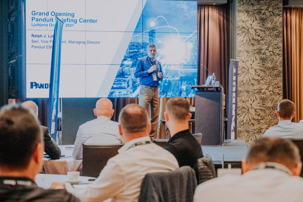 Infrastrukturlösungen hautnah 1 Ralph J. Lolies, General Manager und Senior Vice President, Panduit EMEA, berichtete über die Innovation als Teil der Panduit DNA.