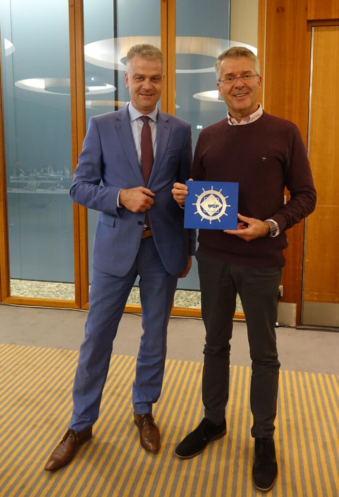 k Uebergabe Steuerrad