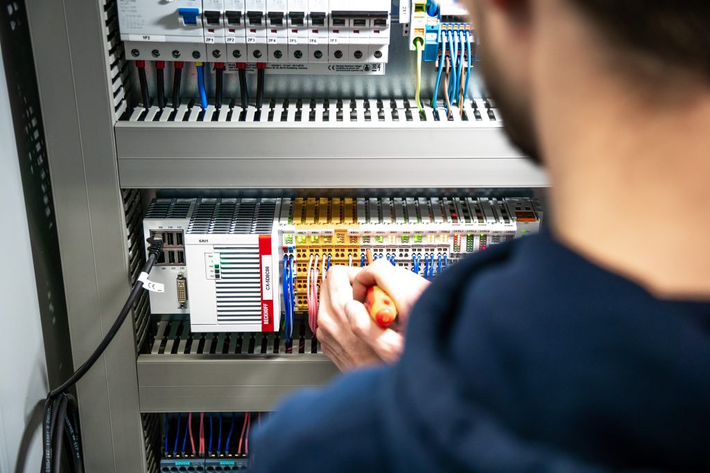 Bavarian Rocket Science 2 Die komplette Montage und Verdrahtung der mit WSCAD
konstruierten Schaltschränke erfolgen bei Isar Aerospace
aus Qualitätssicherungsgründen intern.