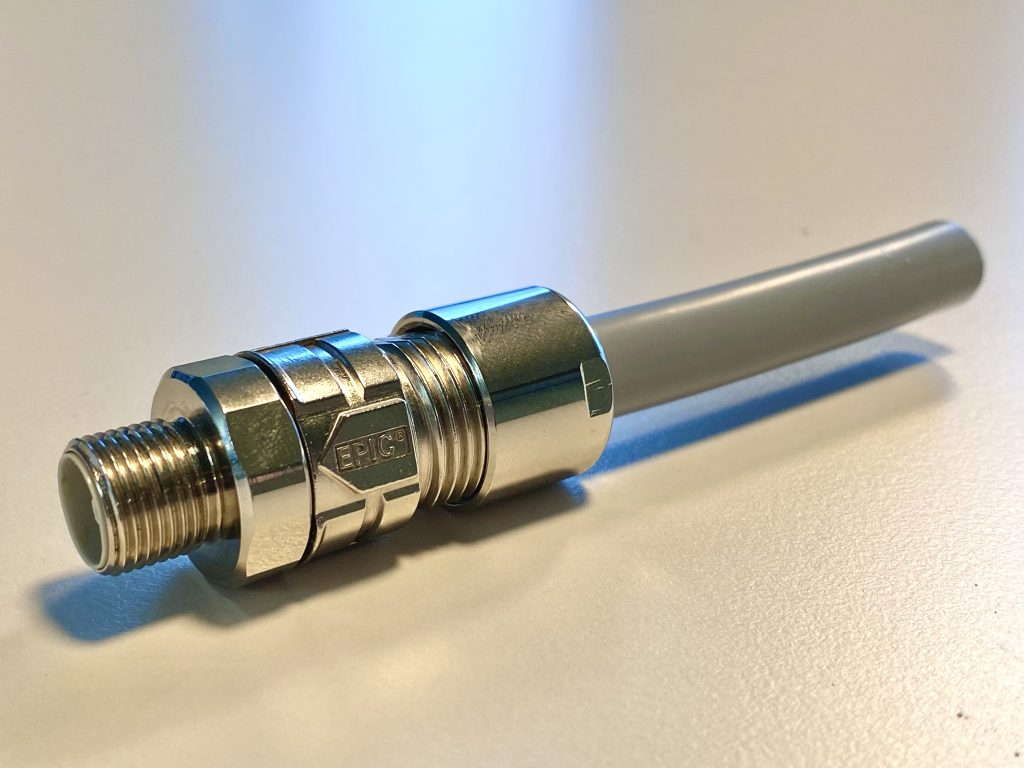 Effizienzgewinn von rund 30 Prozent 2 Der neue M12 L Steckverbinder bietet ein hohes Maß an Kompaktheit bei einer Leistung von 16A.