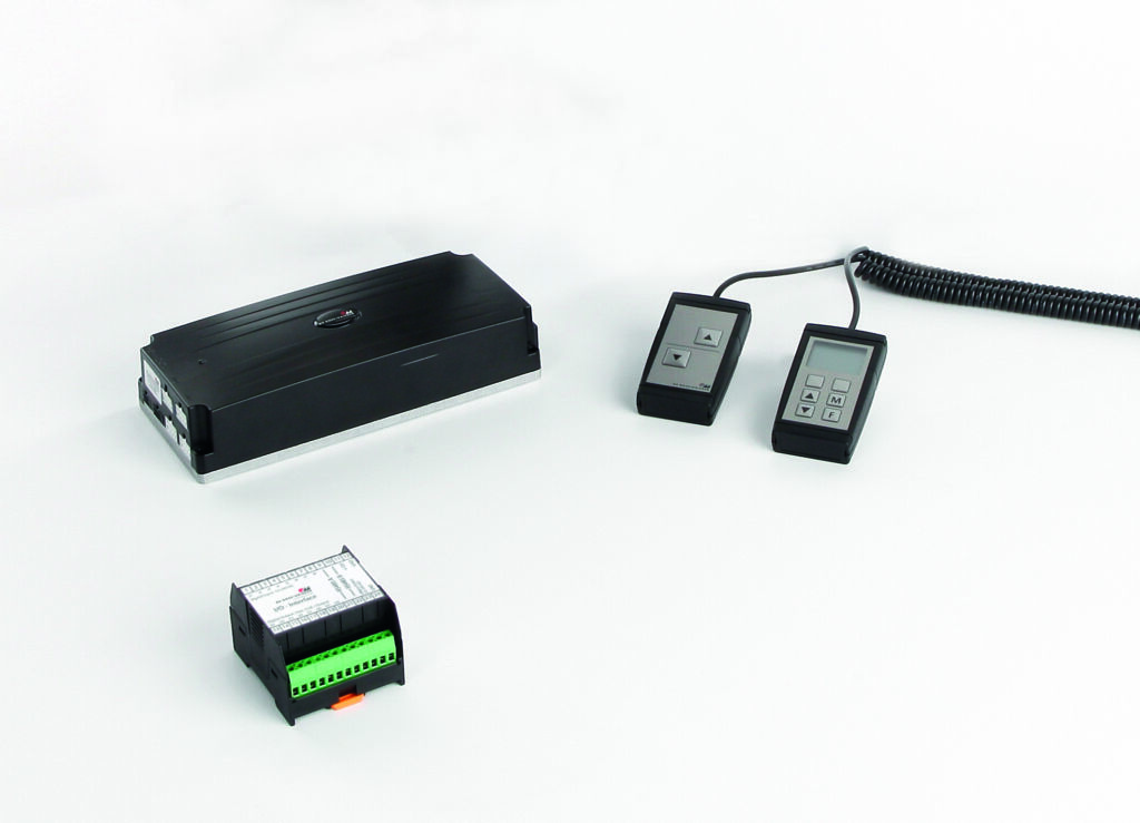 Chance für bessere Montage 3 Gesteuert werden die Multilift II-Hubsäulen von RK Rose+Krieger über die neue MultiControl II-Steuerung, die serienmäßig Einschaltdauer, Überstrom und Temperatur als Überlastschutz überwacht.