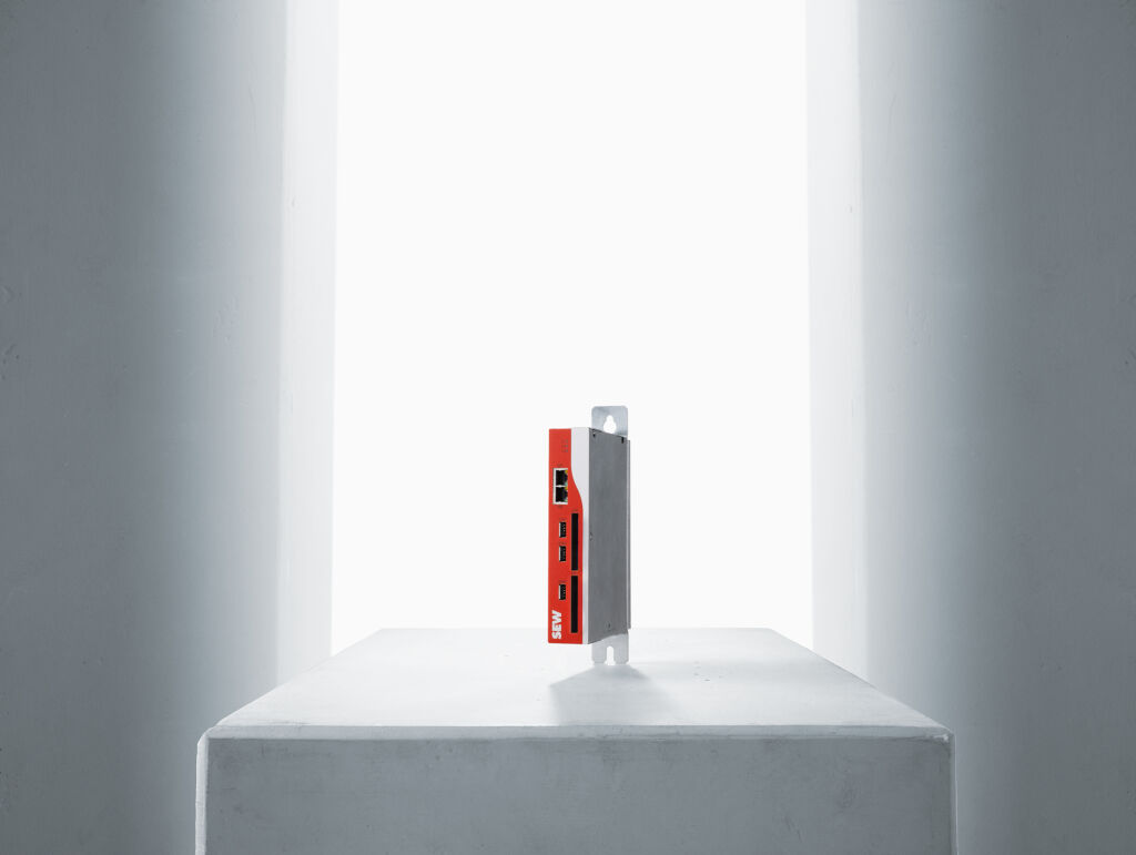 Steuerung mit Profinet IO und Ethernet/IP 1 SEW EURODRIVE MOVI C CONTROLLER UHX65A M