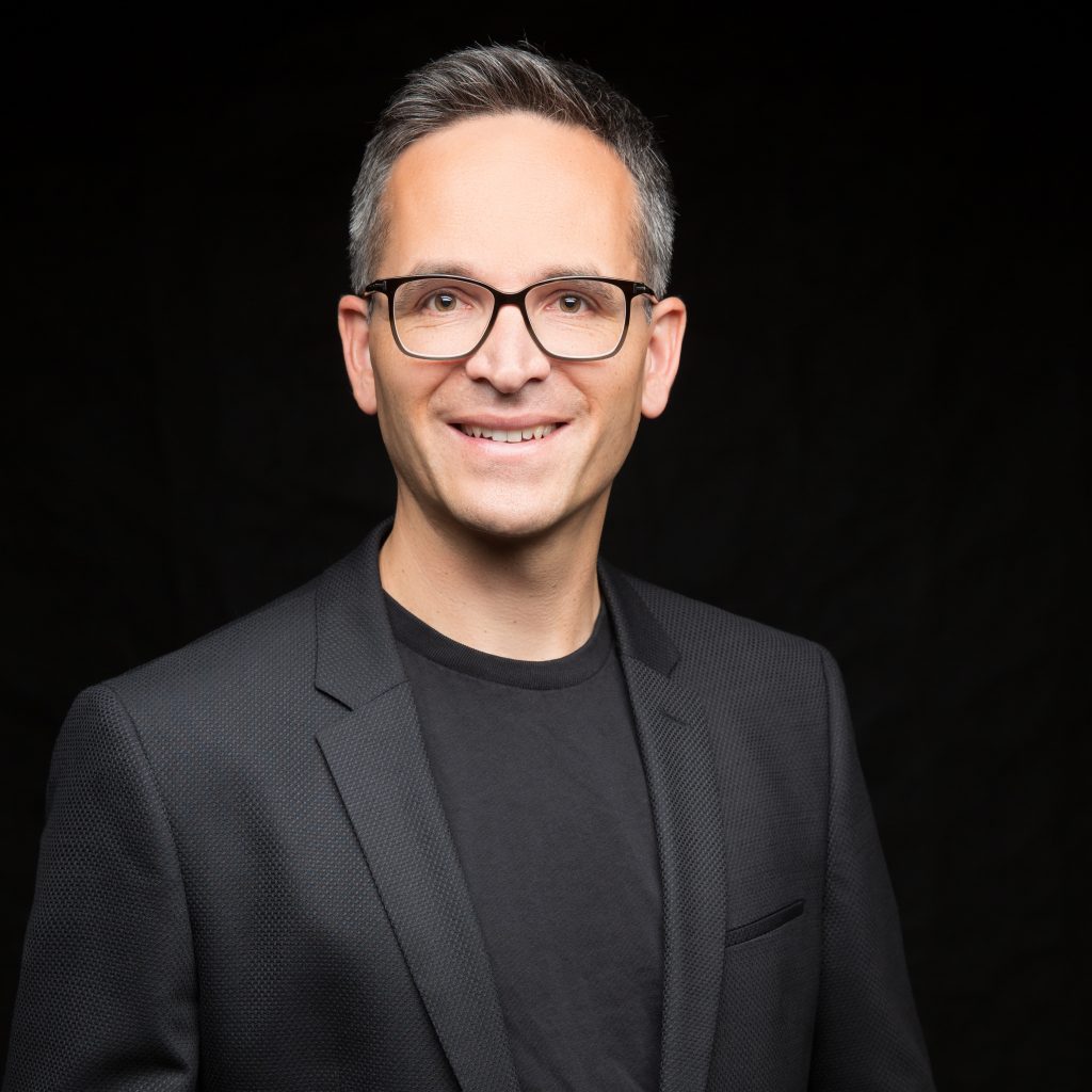 "Unabh&auml;ngig von der Pandemie haben wir bereits seit Langem auch andere Formate zur Interaktion mit Kunden. Wir haben im rein virtuellen Bereich neue Wege entdeckt, unsere Ideen mit Kunden in einem hybriden Format begeisternd darzustellen." Marcus Bliesze, Siemens