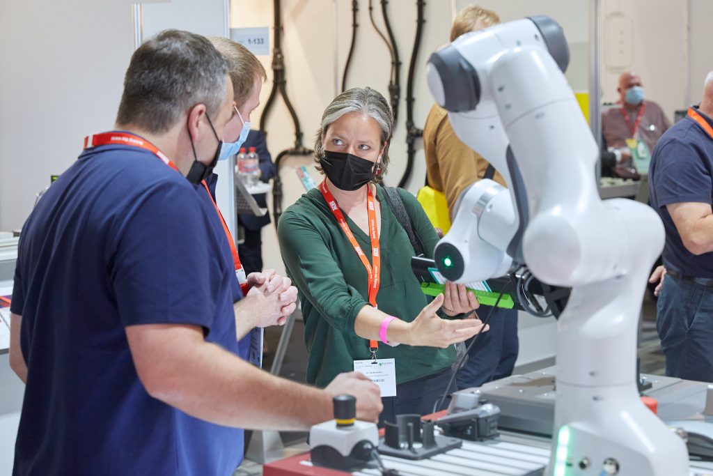 Regionaler Messefrühling 1 Über 270 Aussteller können die Messebesucher vom 5. bis 6. Mai auf der All About Automation in den Messehallen
in Friedrichshafen treffen. 2019 fand die letzte Regionalmesse für Automatisierung am Bodensee statt.
