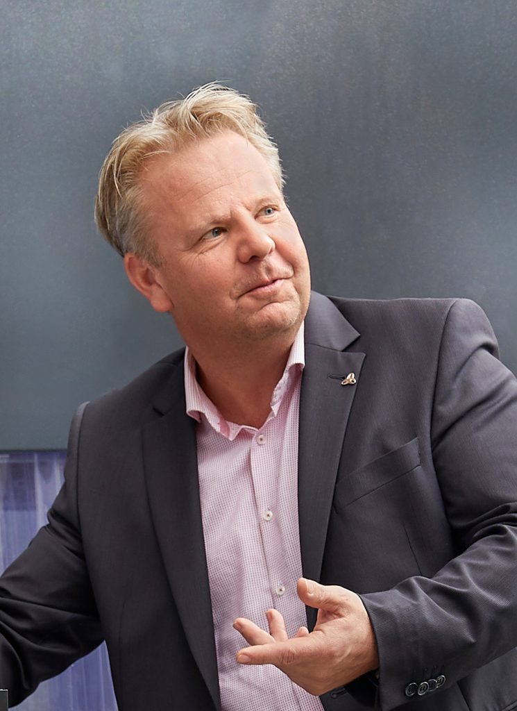 Enabling für digitalisierte Maschinen 1 Getriebe mit integrierter Sensorik, Logik und einheitlicher IO-Link-Datenausgabe sind in der Lage, das Betriebsverhalten von Antriebsachsen zu erkennen.