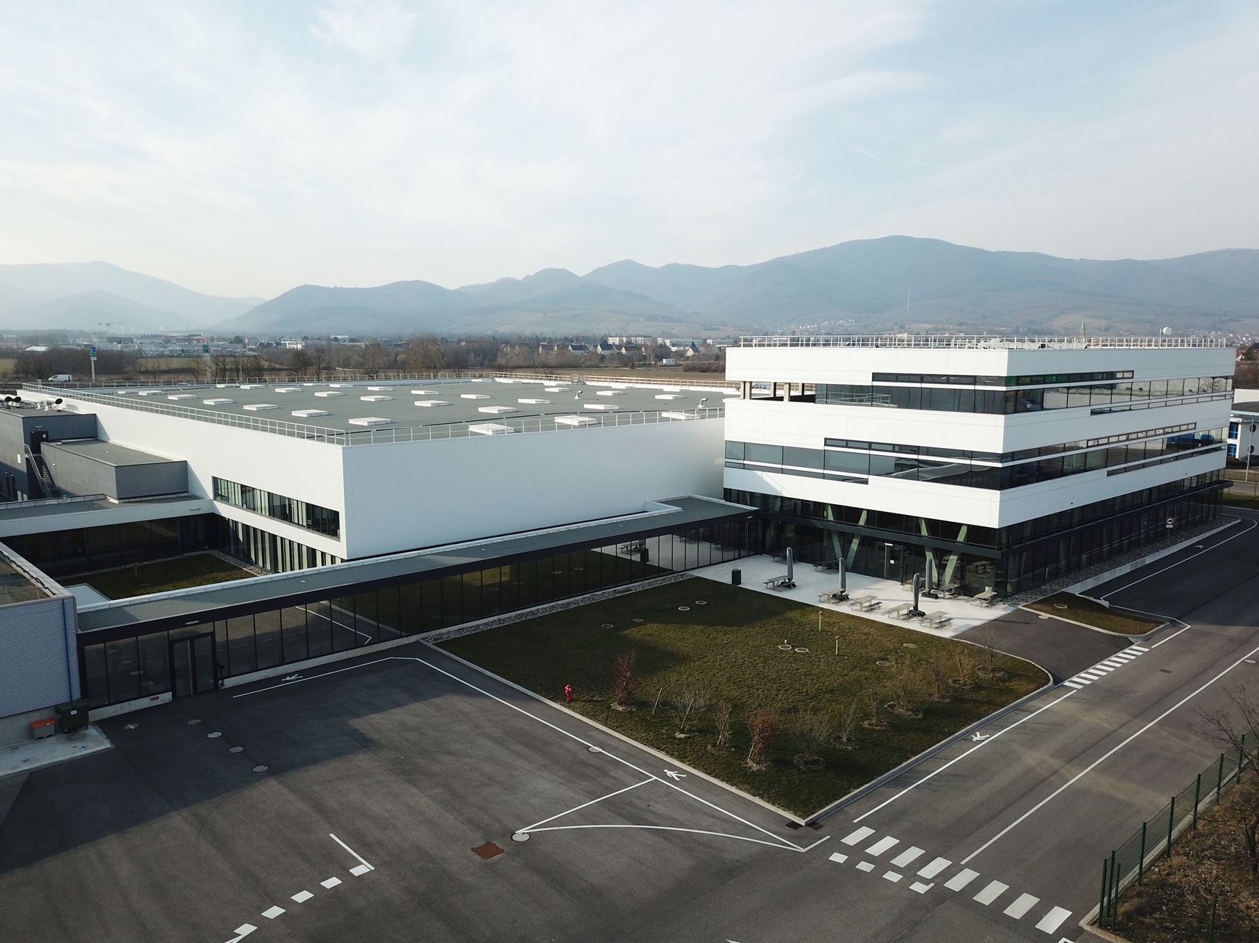 Endress+Hauser baut Fertigung in Frankreich aus