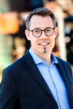 Adesso übernimmt Com2m 2 20220621 073117 7101