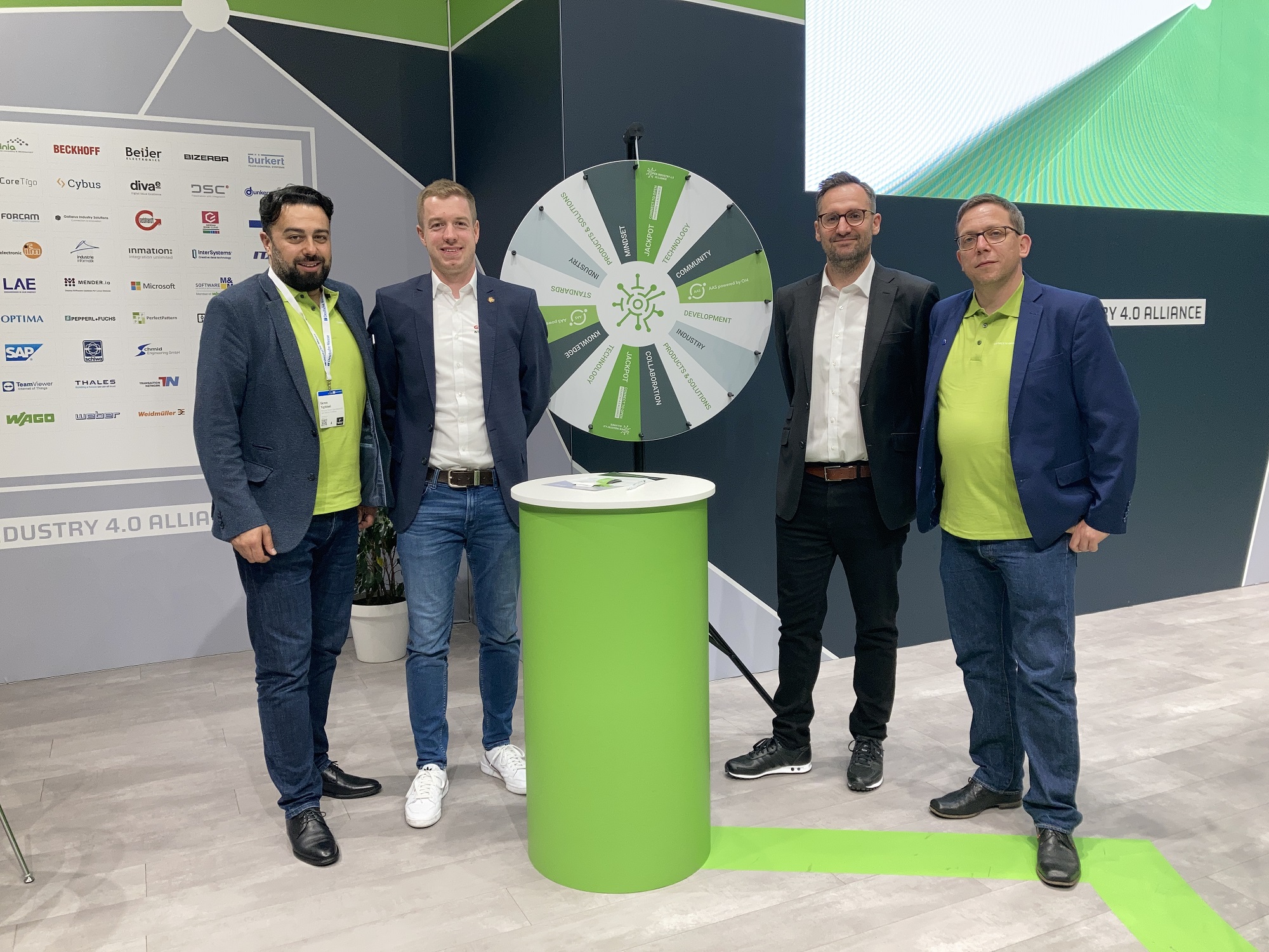 Open Industry 4.0 Alliance verleiht Implementierungs-Preis 3 Open Industry 4.0 Alliance
verleiht Implementierungs-Preis