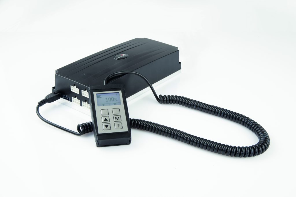 Familienzuwachs 3 Mit der Antriebssteuerung MultiControl II Quadro lassen sich die Hubsäulen einzeln, parallel oder synchron verfahren.