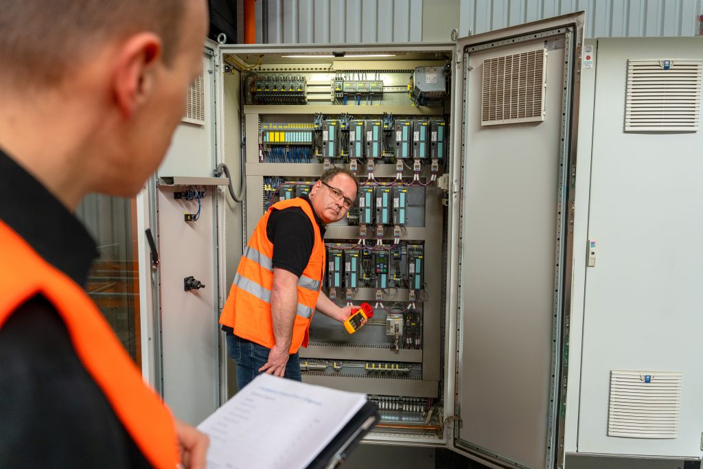 Löcher statt Bohrhämmer 1 Mit dem Servicemodell für die Netzwerküberwachung bietet Lapp eine Gesamtlösung als Dienstleistung an.