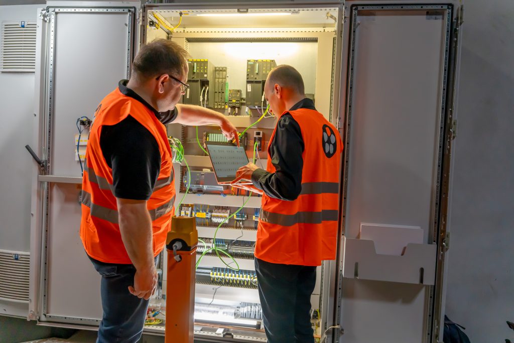 Löcher statt Bohrhämmer 2 Der Health Check Service analysiert Ethernet- und Profinet-Systeme, spürt Fehler oder Schwachstellen auf und bietet Verbesserungsvorschläge.