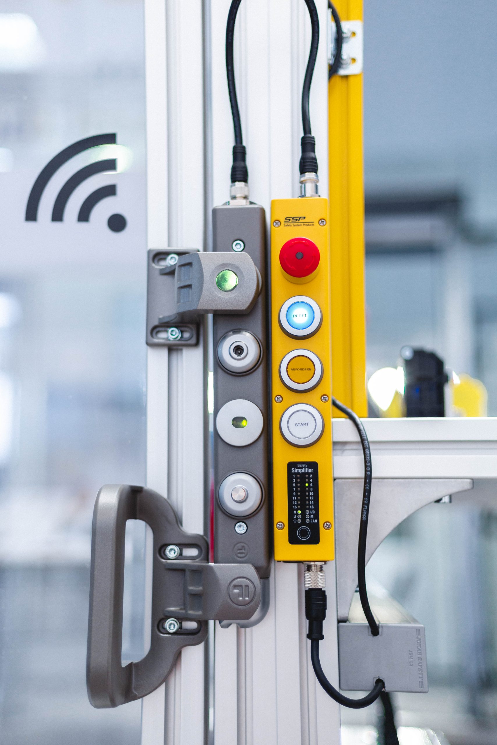 Sicherheitszuhaltung für PLe-Anwendungen 8 Sicherheitszuhaltung
für PLe-Anwendungen